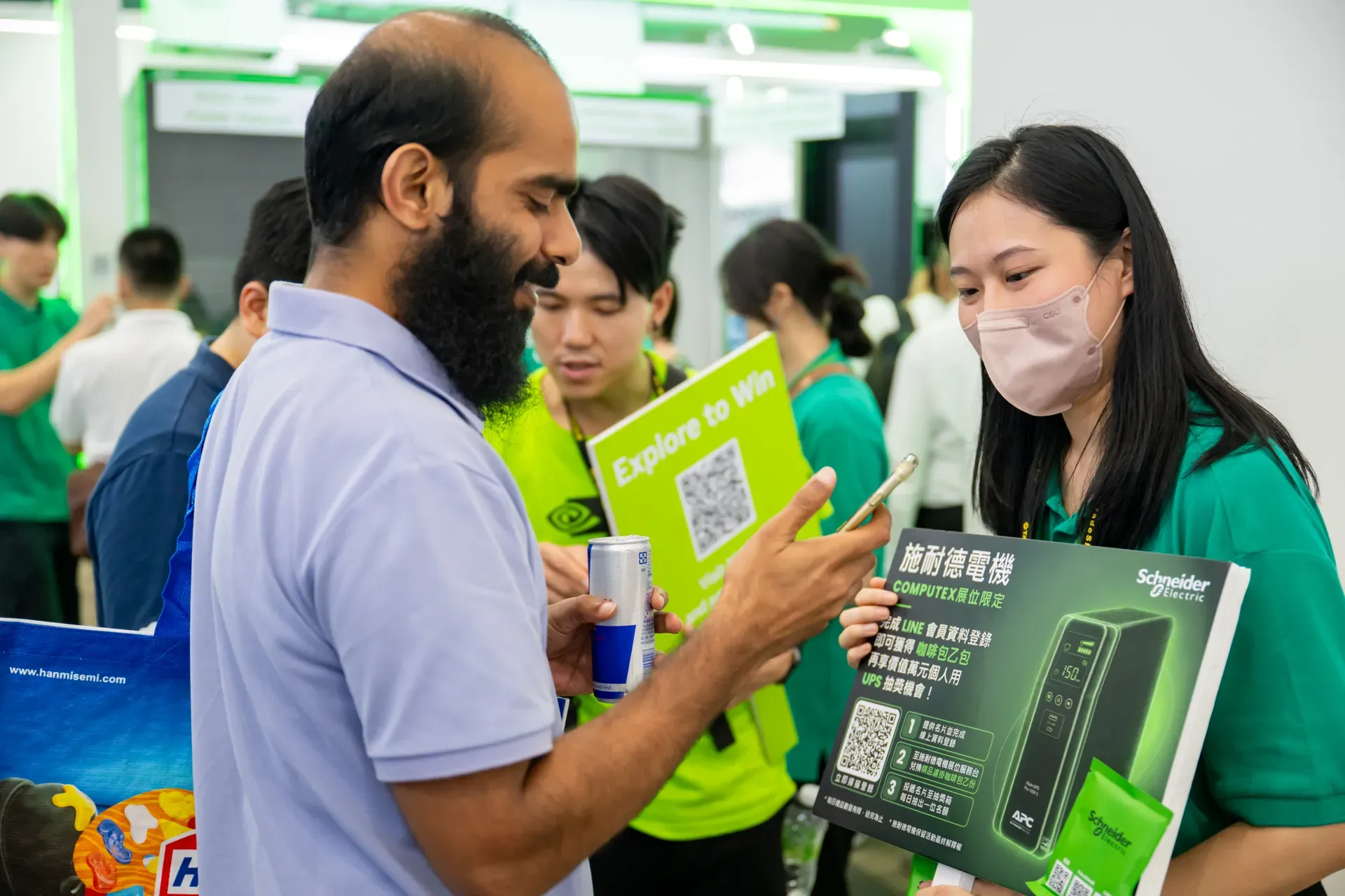 施耐德電機 COMPUTEX 展位接待與產品介紹