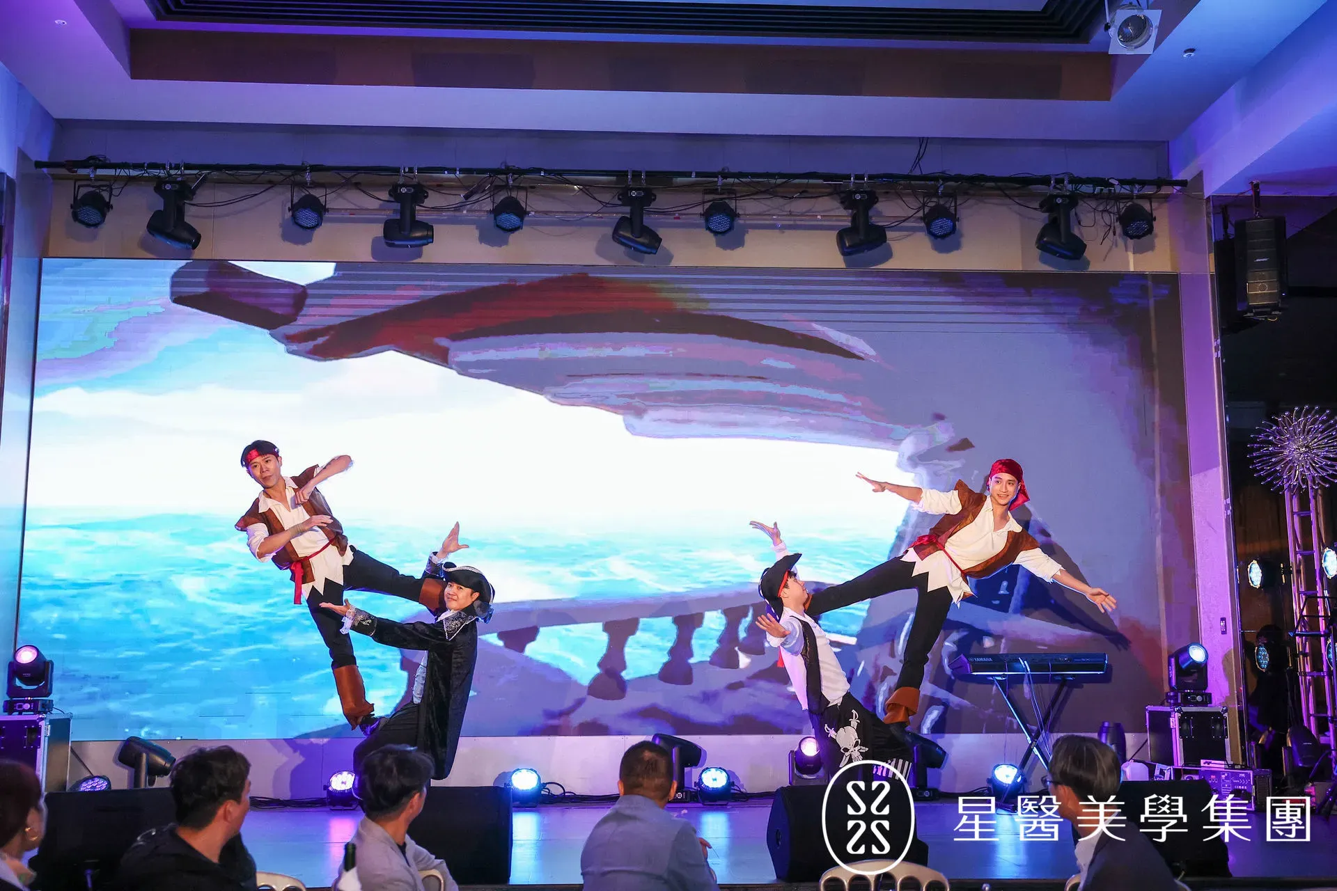 星醫美學 18 週年春酒高空特技表演